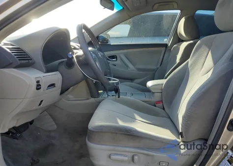 2011 Toyota Camry Base z USA, uszkodzony, nr VIN 4T1BF3EK2BU209623